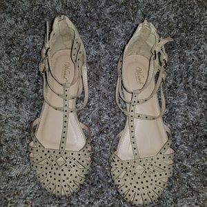 Women's shoes